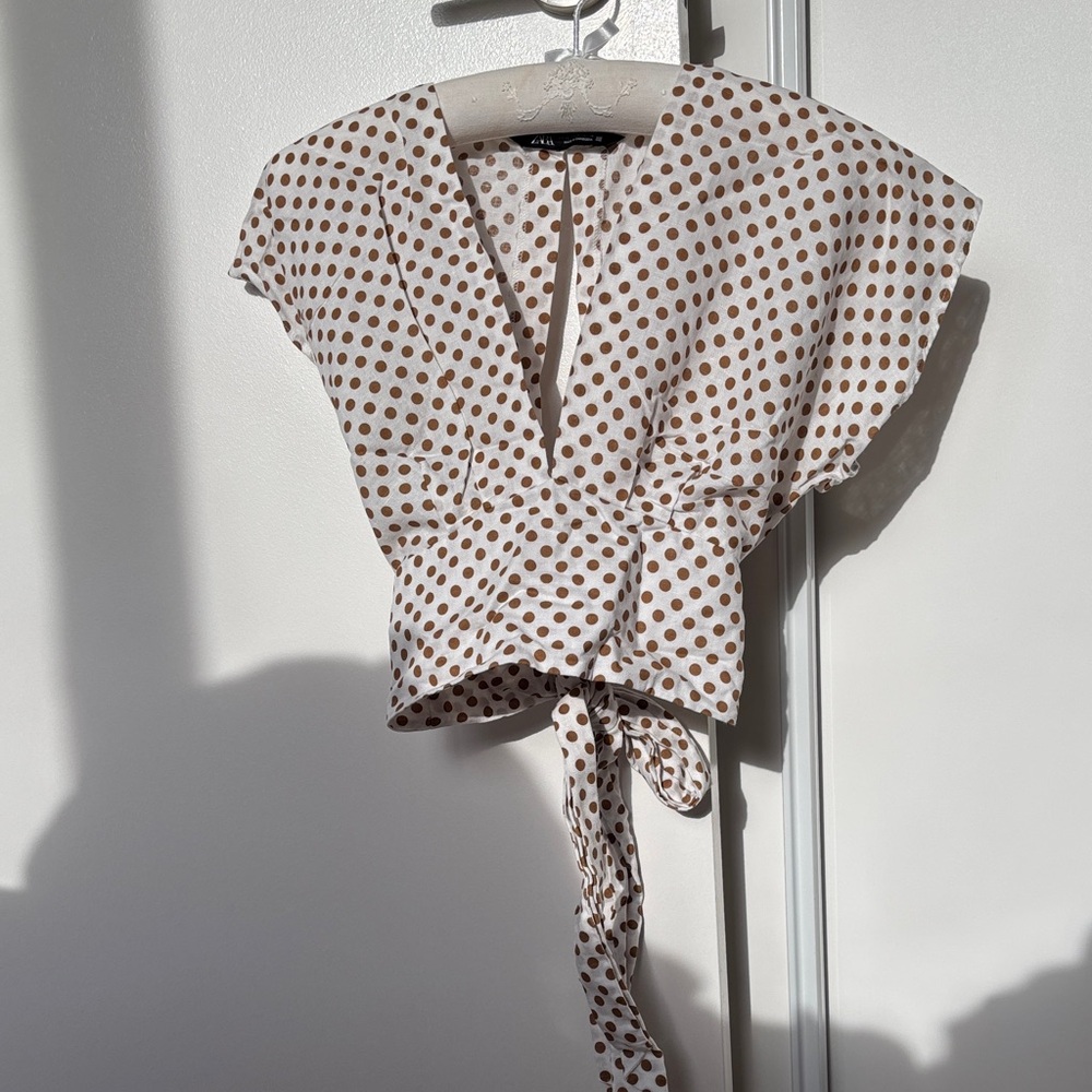 🤎Zara Polka Dot Open-Back Tie Blouse -XS
